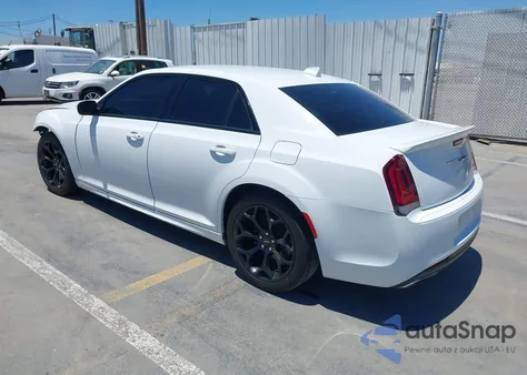 2017 Chrysler 300 300S z USA, uszkodzony, nr VIN 2C3CCABG4HH664771